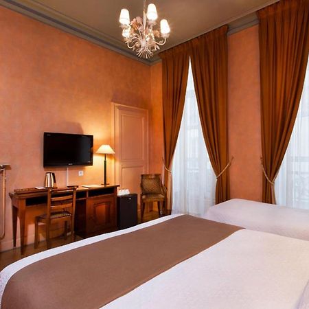 Hotel Du Palais Bourbon Paris Room photo