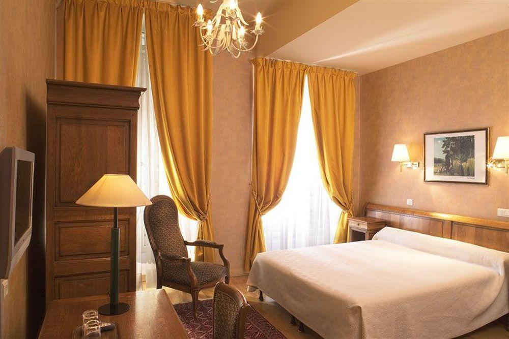 Hotel Du Palais Bourbon Paris Exterior photo