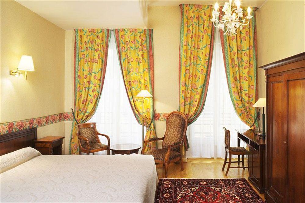 Hotel Du Palais Bourbon Paris Exterior photo